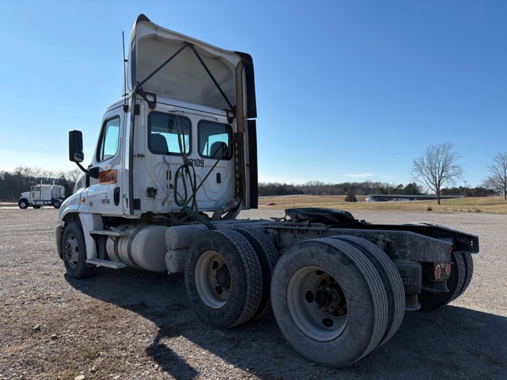 #29377-•-2018-freightliner-cascadia-tandem-axle-truck-tract-image-4
