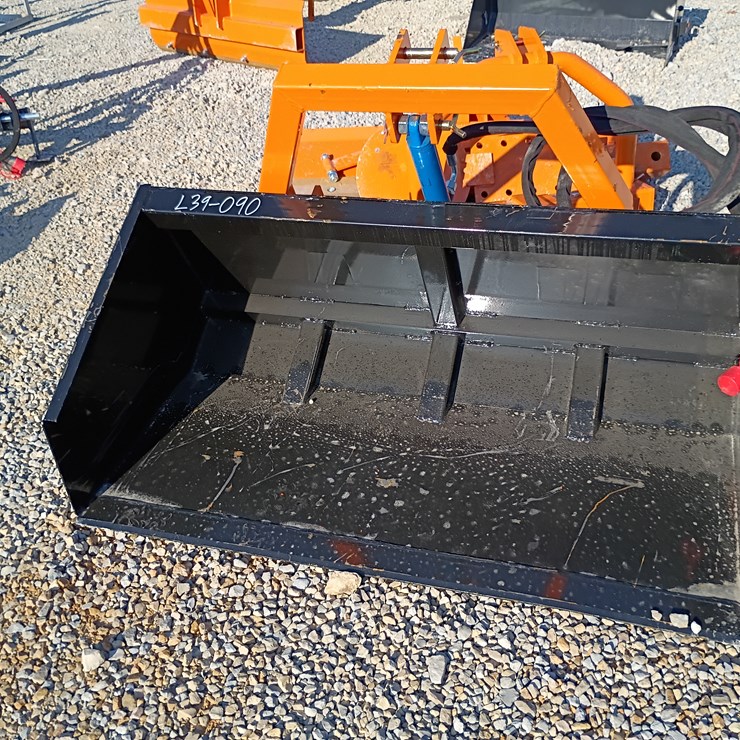 #L39-090 • Wolverine 3-point 50" Hydraulic Bucket