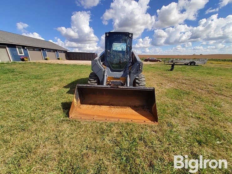 2017-deere-330g-image-2