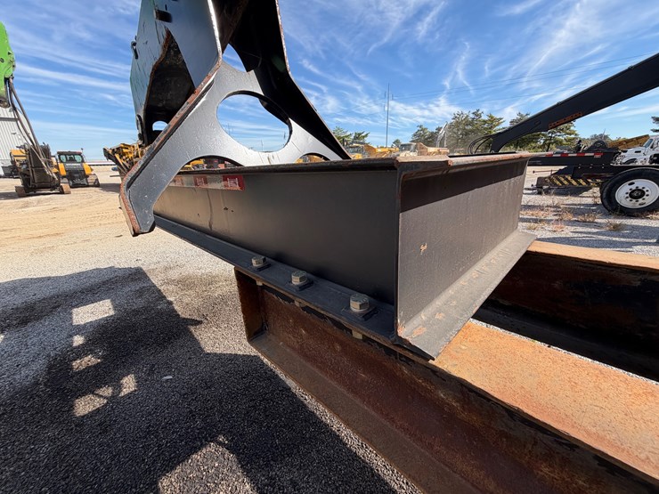 caterpillar-559c-image-20