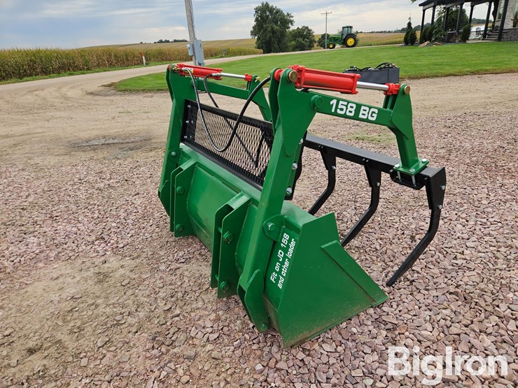 2024-john-deere-158-image-5
