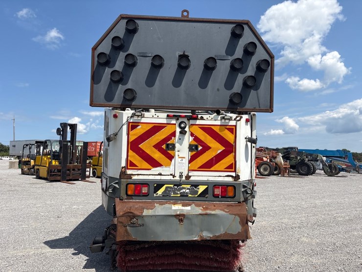 2009-gmc-t7500-image-14