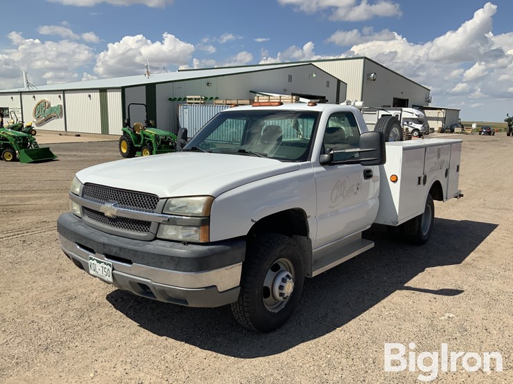 2004-chevrolet-silverado-3500-image-1