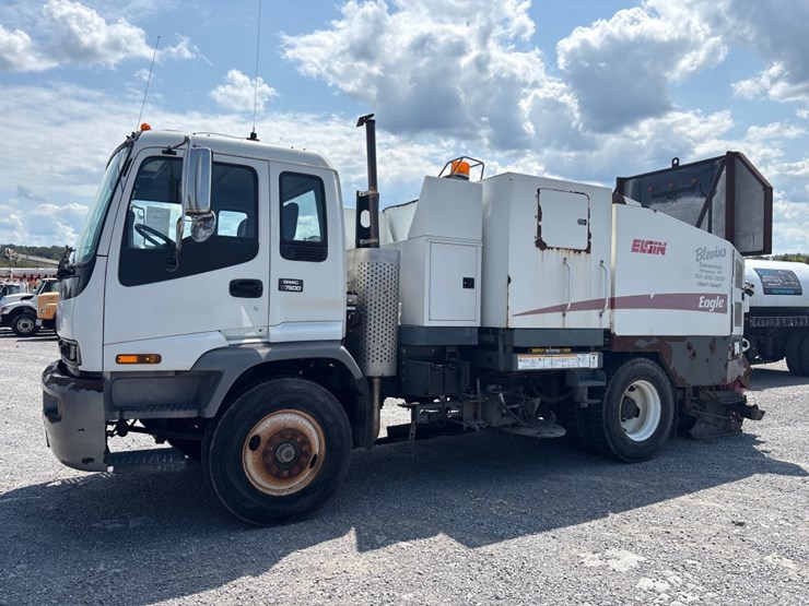 2009-gmc-t7500-image-1