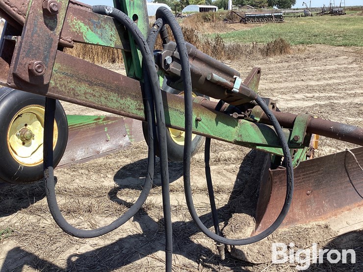 john-deere-12-image-10