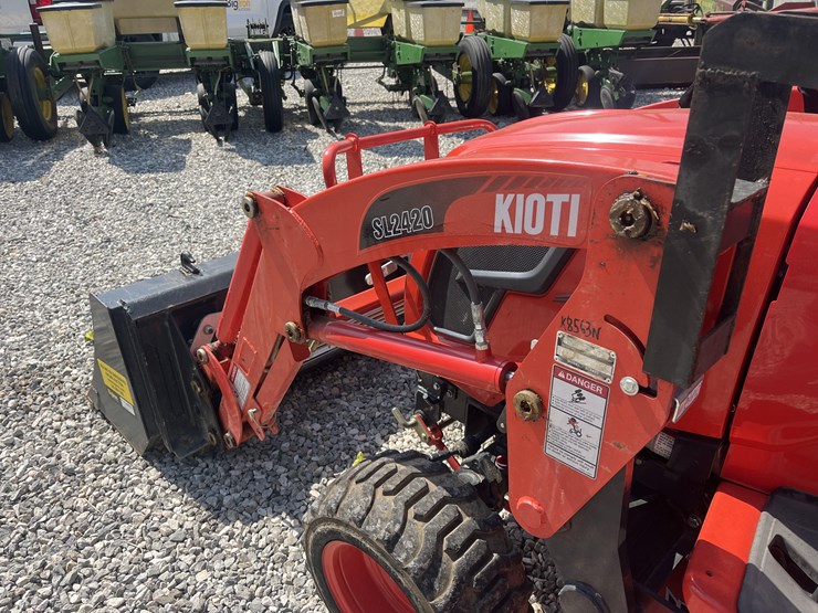 2022-kioti-sm2454-image-9