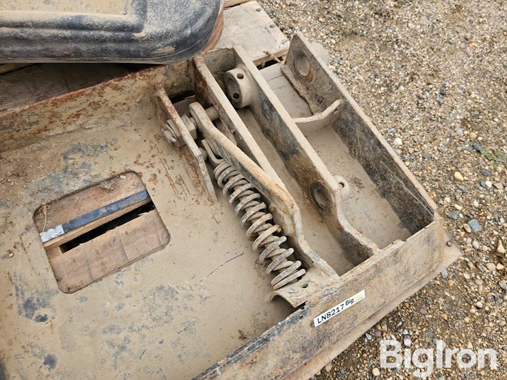 new-holland-l775-image-15
