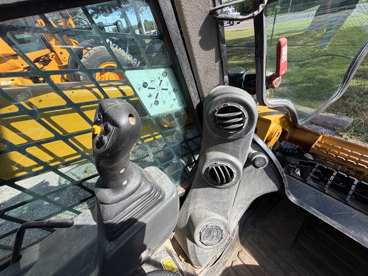 caterpillar-262d3-image-23