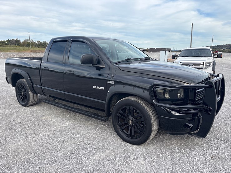 #29415-•-ram-1500-pickup-truck-image-3