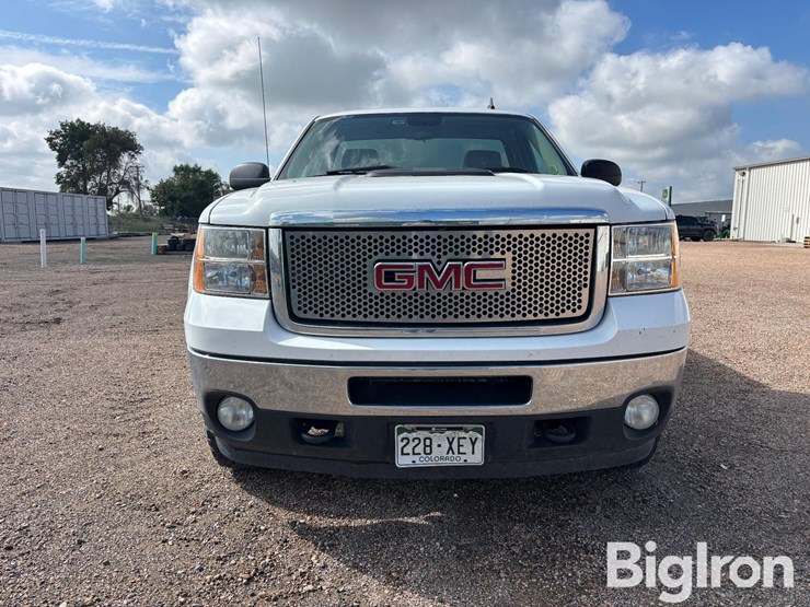 2011-gmc-sierra-2500-image-2