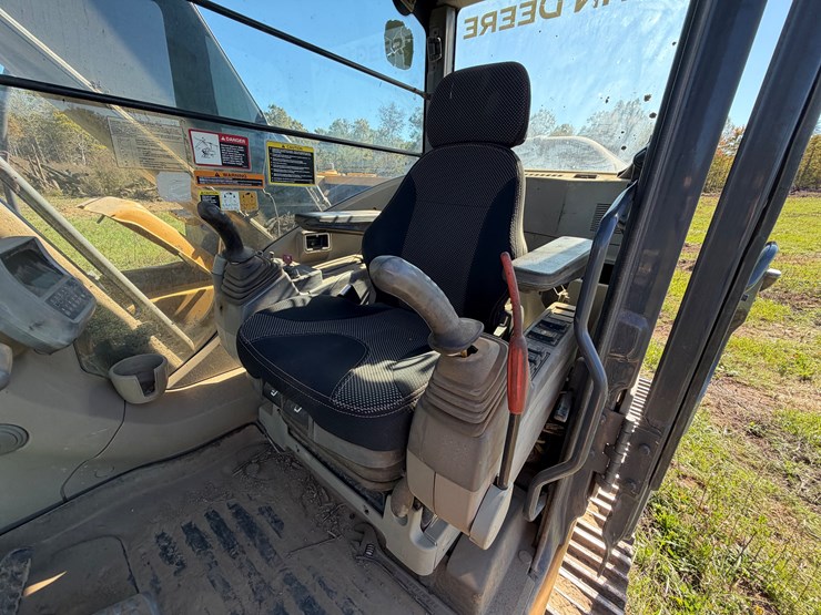 deere-200-lc-image-39