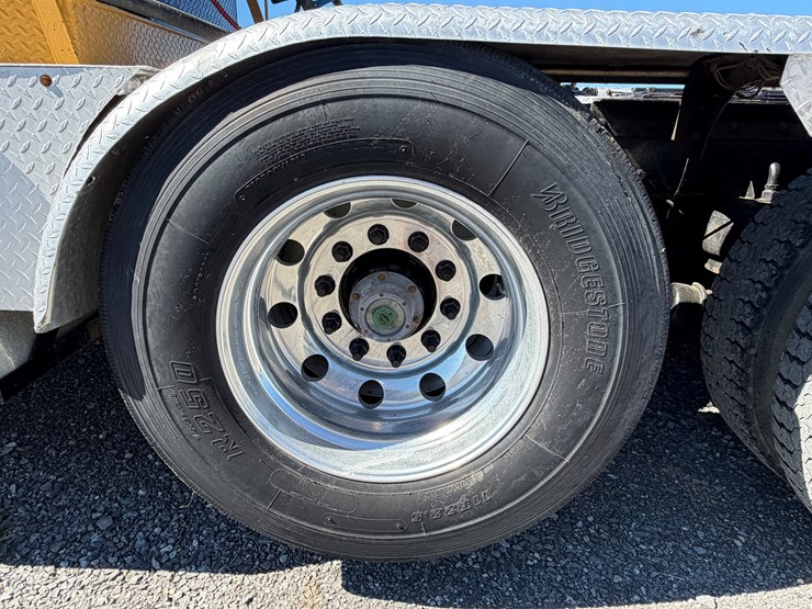 #29385-•-kenworth-tri-axle-truck-tractor-image-11