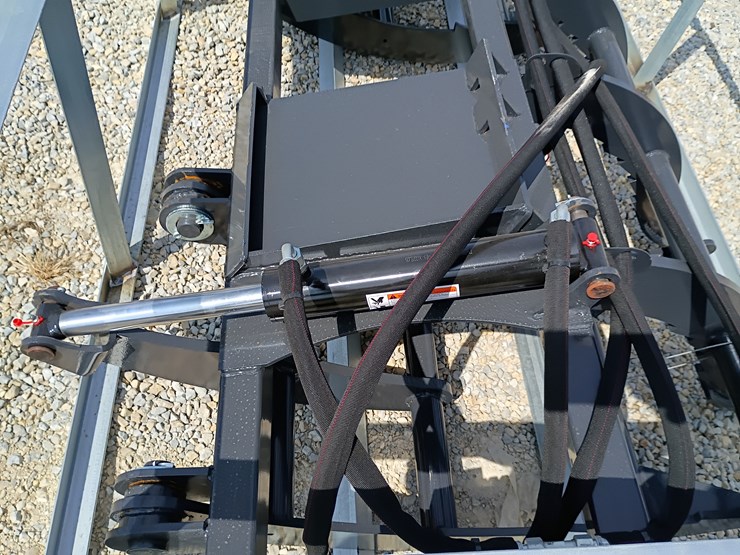 #l39-003-•-wolverine-brush-grapple-skid-steer-attachment-image-10