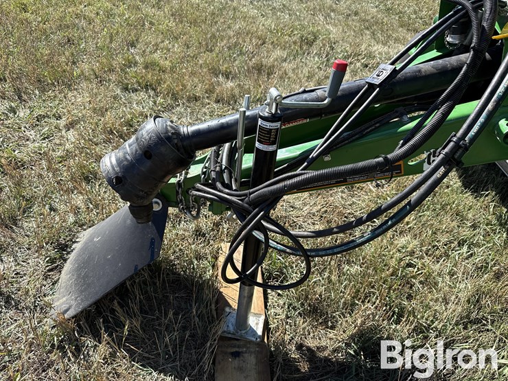 2022-john-deere-560m-image-9