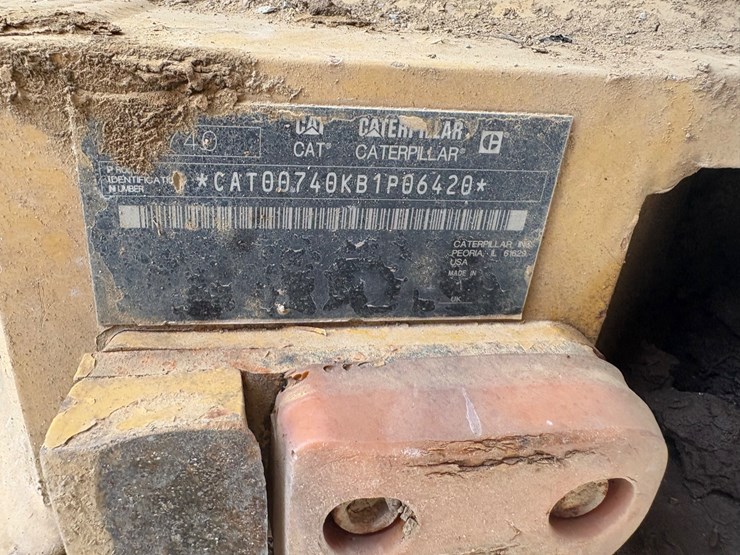 2011-caterpillar-740-image-20