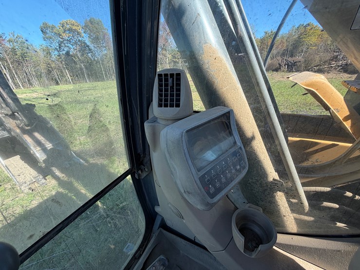 deere-200-lc-image-37