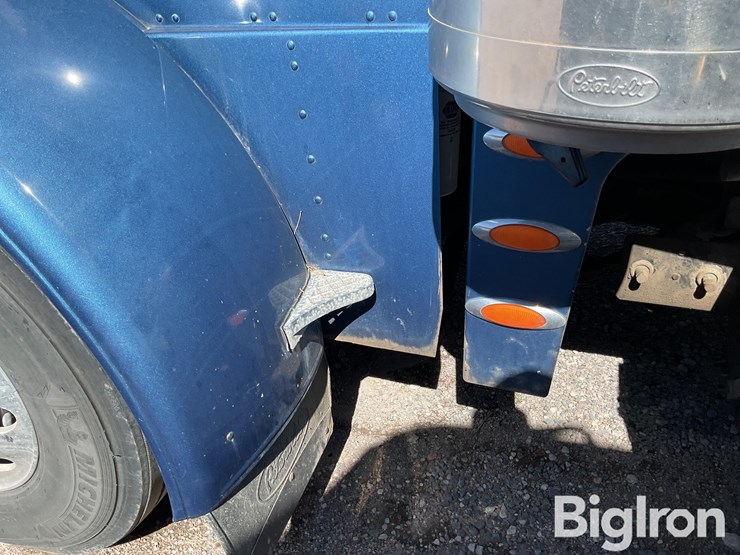 2000-peterbilt-379-image-14