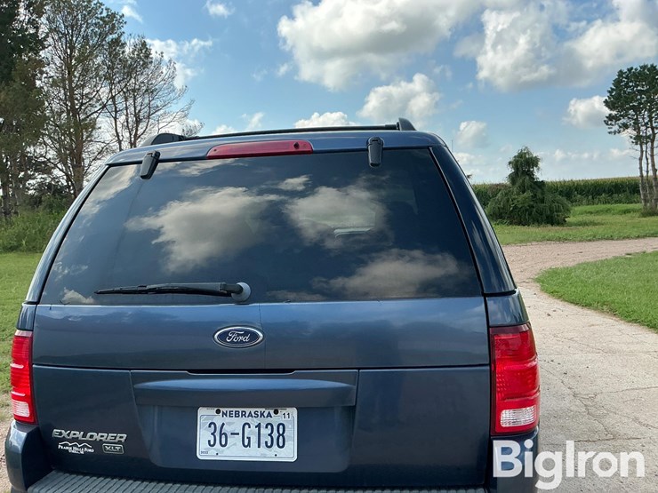 2004-ford-explorer-xlt-image-18