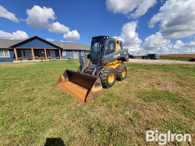 2017-deere-330g-image-1