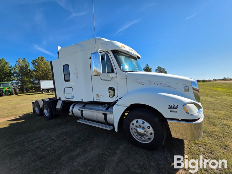 2011-freightliner-columbia-120-image-3