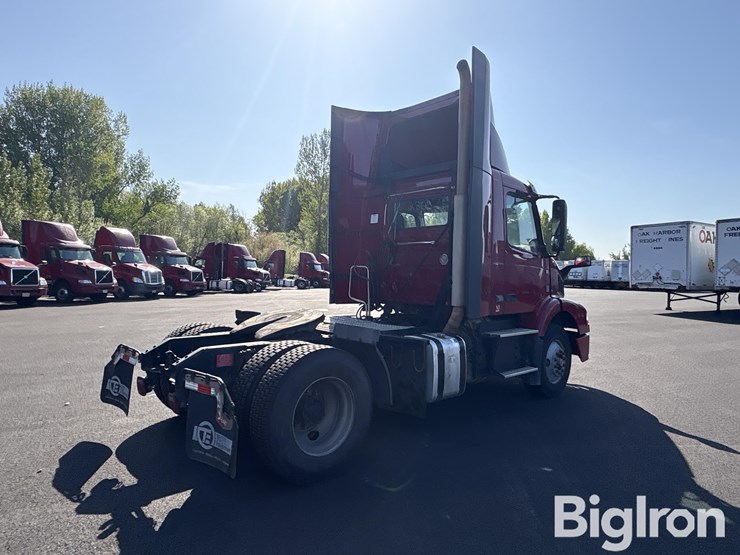 2017-volvo-vnm42t-truck-tractor-image-5