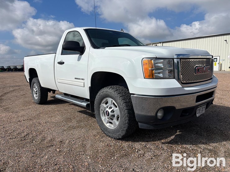 2011-gmc-sierra-2500-image-3