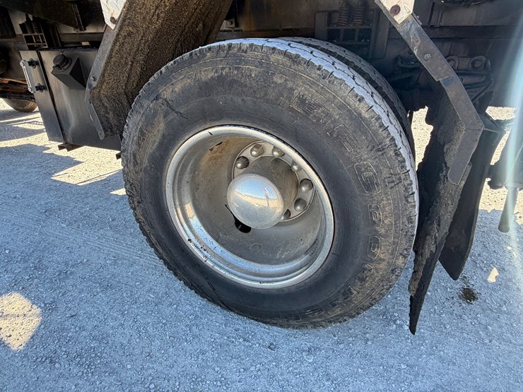 ford-f700-image-7