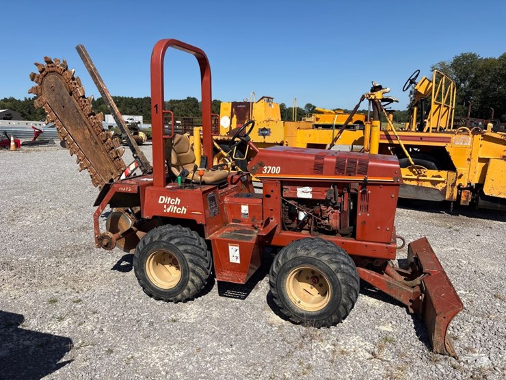 2002-ditch-witch-3700-image-2