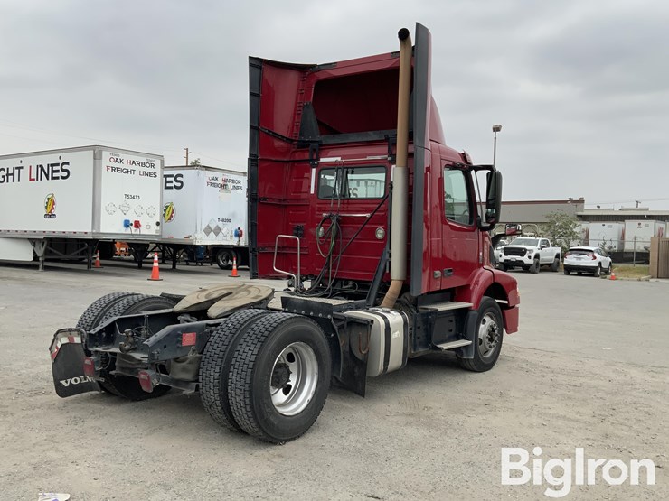 2017-volvo-vnm42t-truck-tractor-image-5