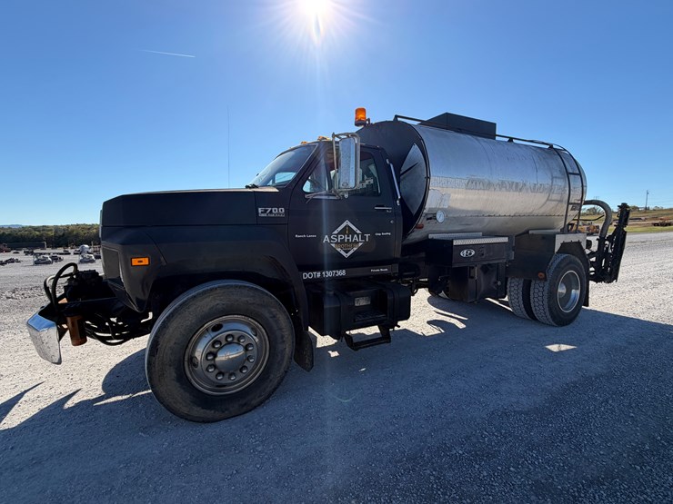 ford-f700-image-2