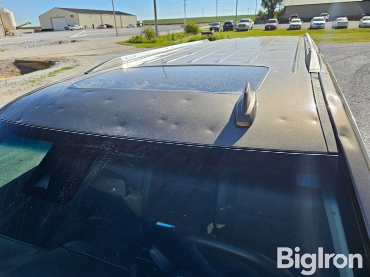 2016-chevrolet-suburban-image-18