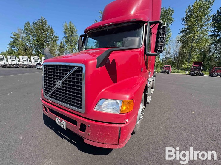 2017-volvo-vnm42t-truck-tractor-image-11
