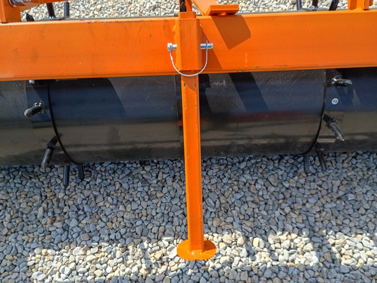 #l39-002-•-wolverine-3-point-roller-w/-spikes-image-7