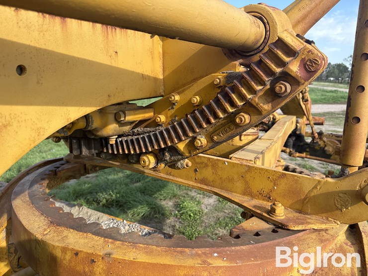caterpillar-12-image-20