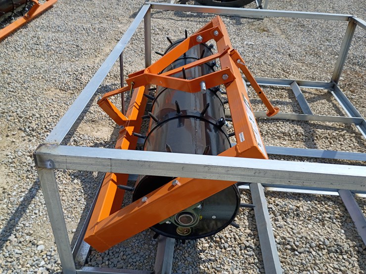 #l39-001-•-wolverine-3-point-roller-w/-spikes-image-2