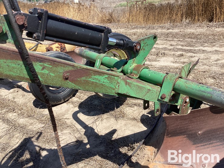 john-deere-12-image-11