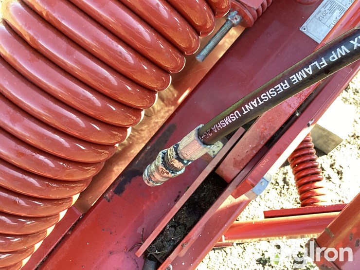 2013-new-holland-h6750-image-15