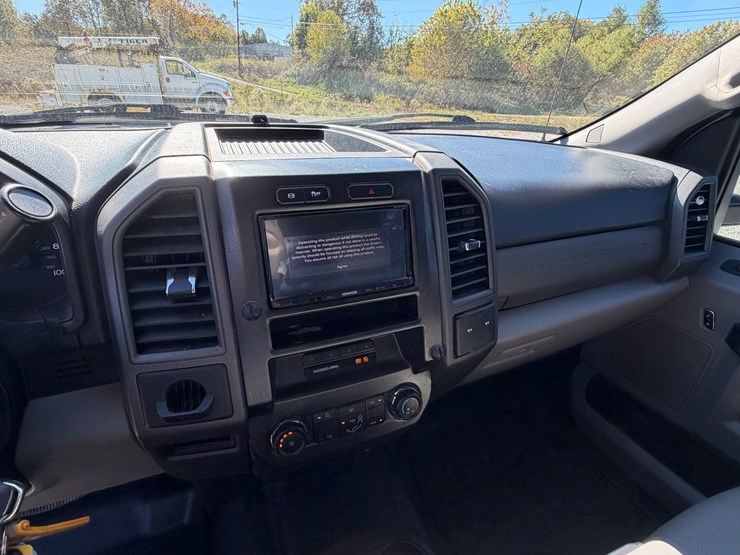 2017-ford-f450-xl-image-29