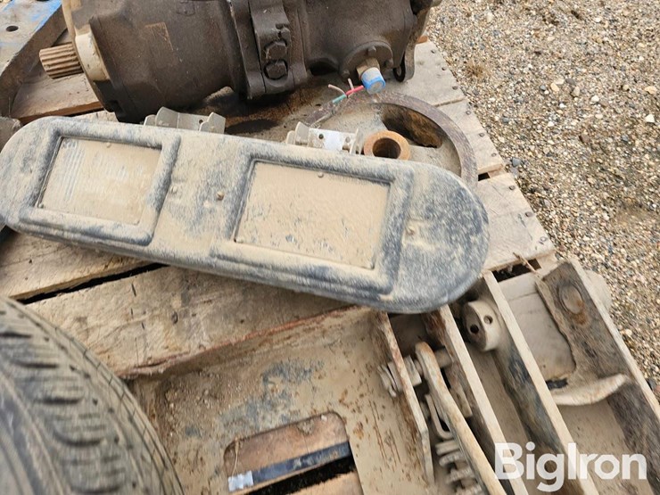 new-holland-l775-image-16