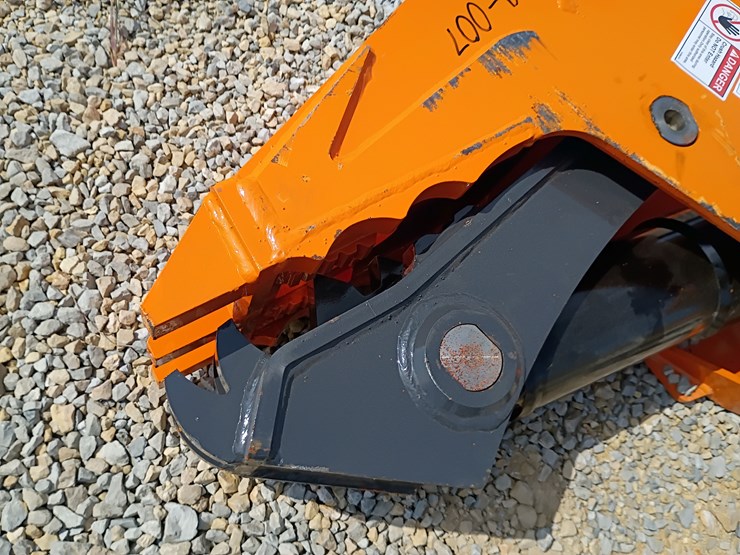 #l39-007-•-wolverine-hydraulic-clamp-excavator-attachment-(8t)-image-8