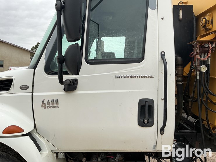 2002-international-durastar-4400-image-9