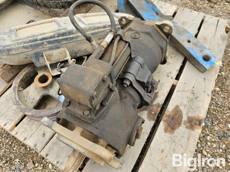 new-holland-l775-image-19