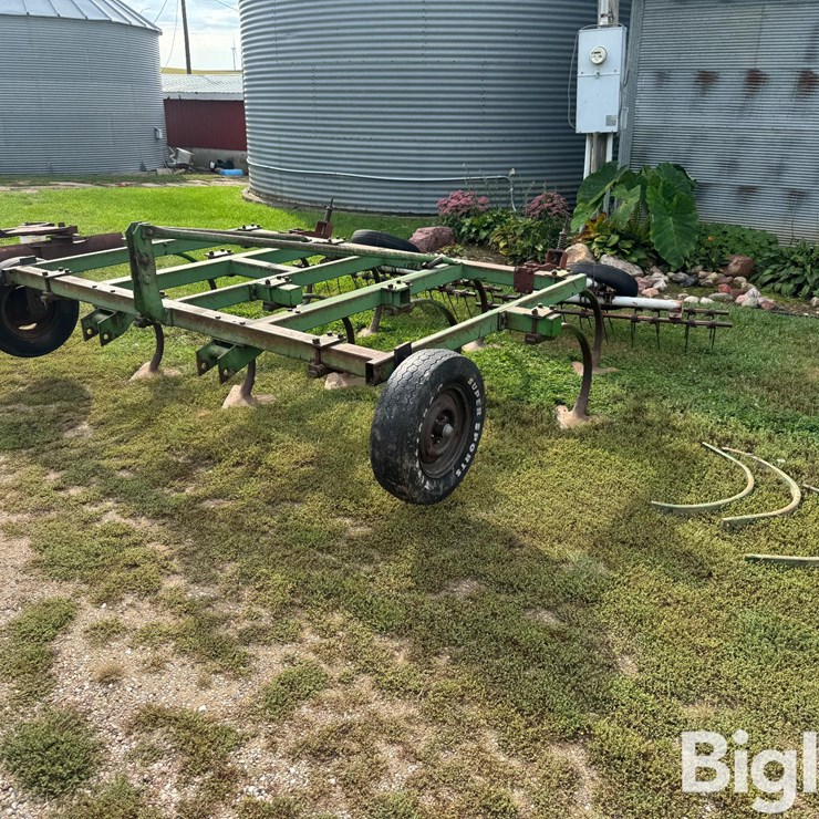 JOHN DEERE 1600