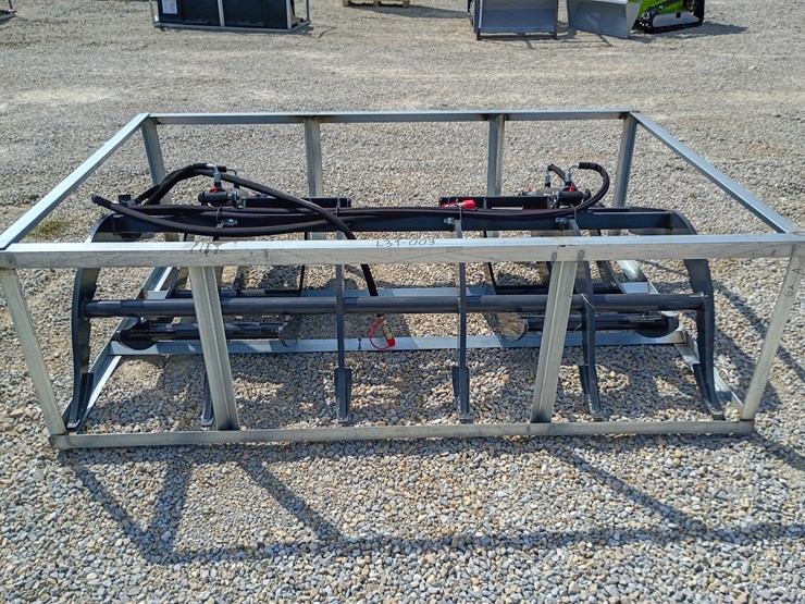 #l39-003-•-wolverine-brush-grapple-skid-steer-attachment-image-1