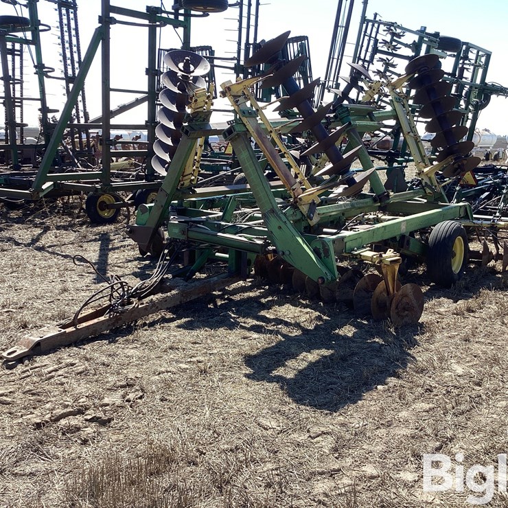 JOHN DEERE T0330