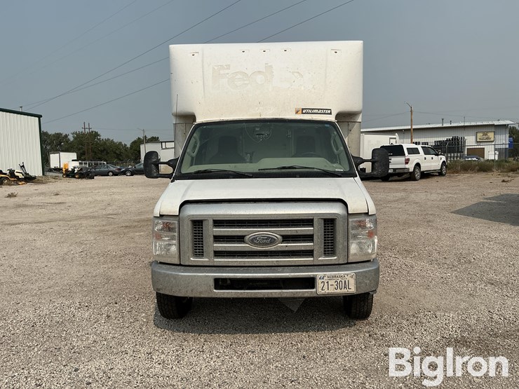 2021-ford-e350-image-2