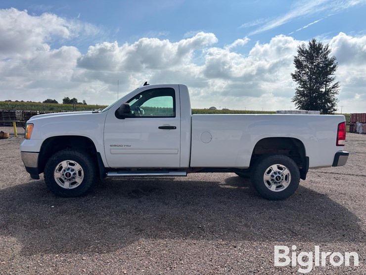 2011-gmc-sierra-2500-image-8
