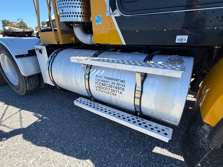 #29385-•-kenworth-tri-axle-truck-tractor-image-27