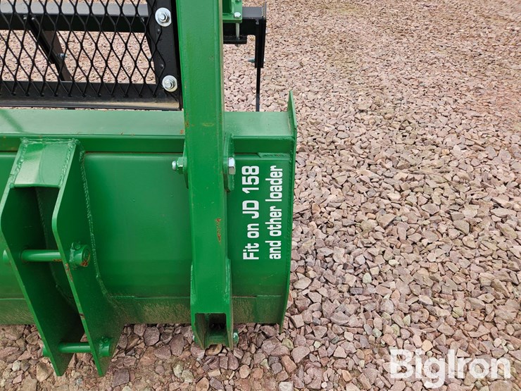 2024-john-deere-158-image-17