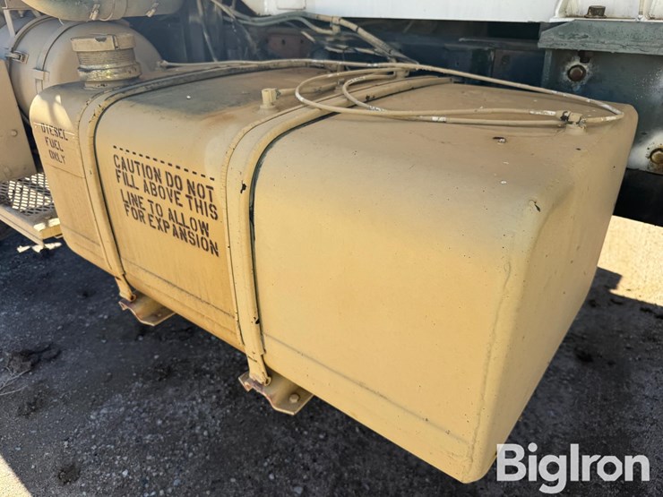 am-general-m934-image-11